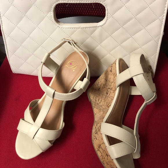 Bag  Clutch and Sandals - Picture 4 of 7